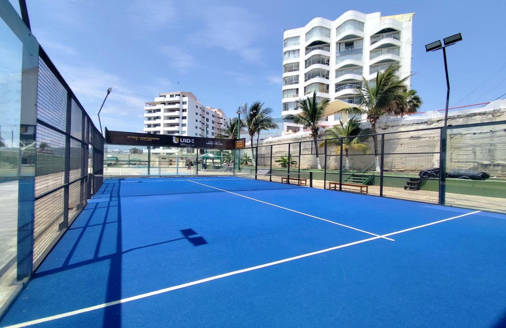 Tennis club in Bahia de Caraquez has 5 professional pickleball courts