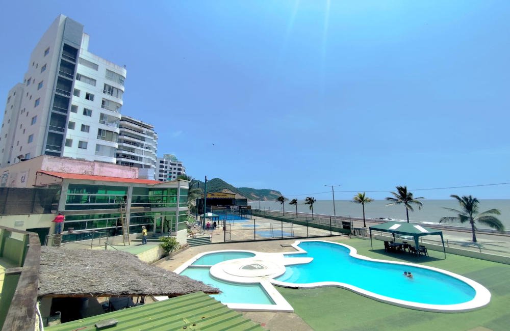 Tennis club in Bahia de Caraquez swimming pool area and facing the pacific ocean