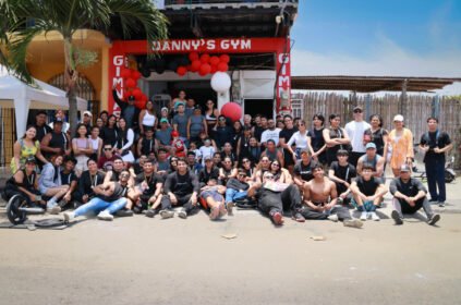 clients of Danny's gym in bahia de caraquez